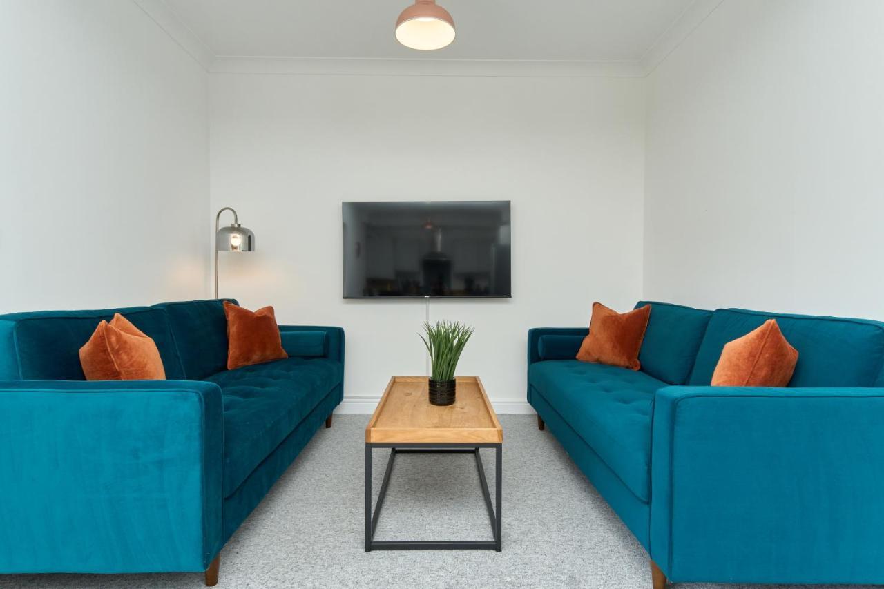 Beautiful 3 Bed Apartment In Bonchurch - Nr Ventnor - Large Outside Terrace & Parking - Dog Friendly - The Perfect Choice For Couples, Friends, Families - 5 Mins To Beach Exterior foto