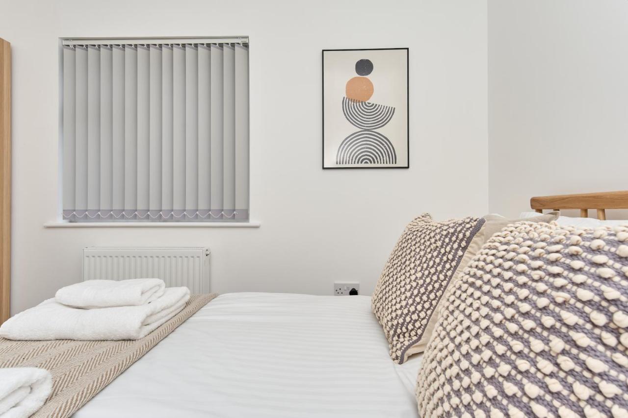 Beautiful 3 Bed Apartment In Bonchurch - Nr Ventnor - Large Outside Terrace & Parking - Dog Friendly - The Perfect Choice For Couples, Friends, Families - 5 Mins To Beach Exterior foto