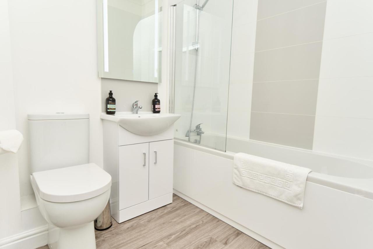 Beautiful 3 Bed Apartment In Bonchurch - Nr Ventnor - Large Outside Terrace & Parking - Dog Friendly - The Perfect Choice For Couples, Friends, Families - 5 Mins To Beach Exterior foto