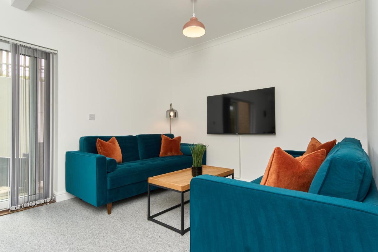 Beautiful 3 Bed Apartment In Bonchurch - Nr Ventnor - Large Outside Terrace & Parking - Dog Friendly - The Perfect Choice For Couples, Friends, Families - 5 Mins To Beach Exterior foto