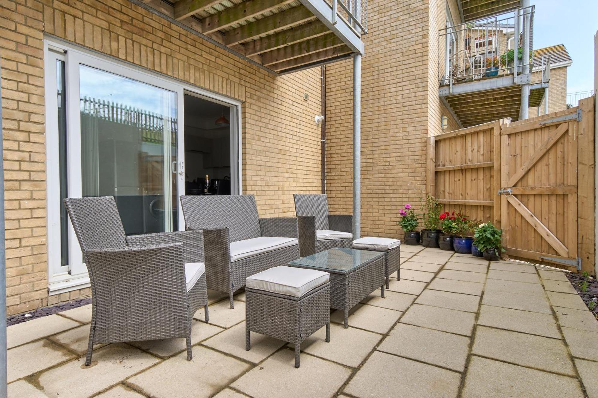 Beautiful 3 Bed Apartment In Bonchurch - Nr Ventnor - Large Outside Terrace & Parking - Dog Friendly - The Perfect Choice For Couples, Friends, Families - 5 Mins To Beach Exterior foto